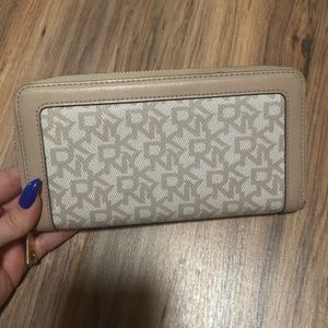 DKNY wallet